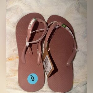 Havaianas Women's Rose  Flip Flops size 6 NWT